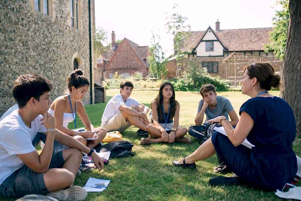 Summer English lesson outdoors in the UK